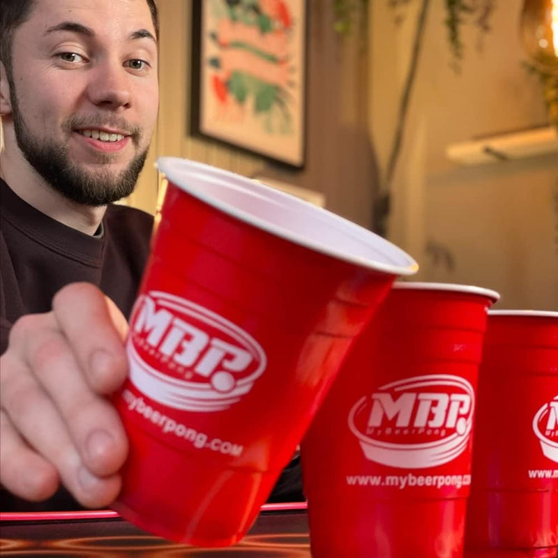 25 rote Logo Becher Set (25 Becher + 3 Bälle)